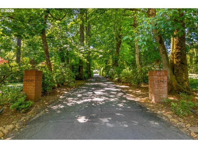 12727 S IRON MOUNTAIN Blvd, Portland, OR 97219