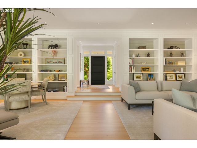 12727 S IRON MOUNTAIN Blvd, Portland, OR 97219