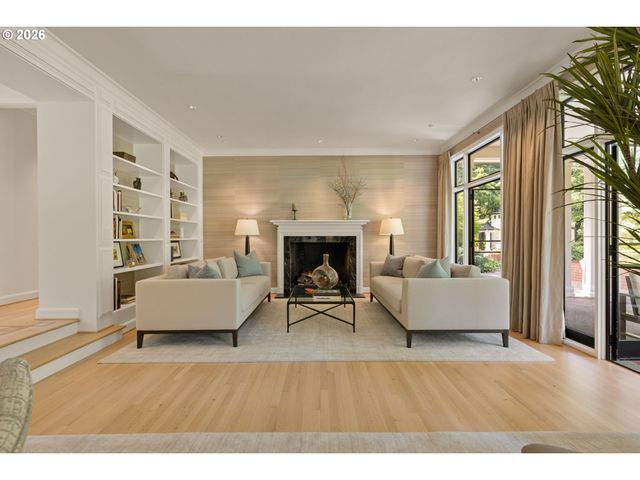 12727 S IRON MOUNTAIN Blvd, Portland, OR 97219