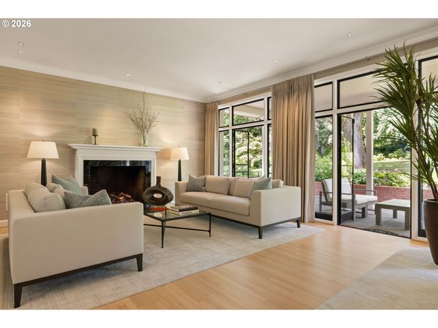 12727 S IRON MOUNTAIN Blvd, Portland, OR 97219