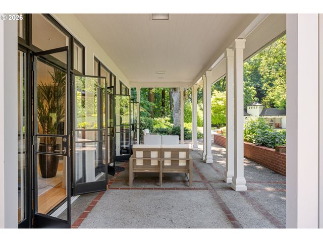 12727 S IRON MOUNTAIN Blvd, Portland, OR 97219