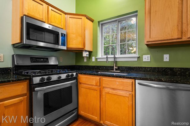 20903 Antique Court, Southfield, MI 48075