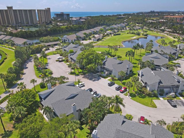 102 Clubhouse Circle, Jupiter, FL 33477