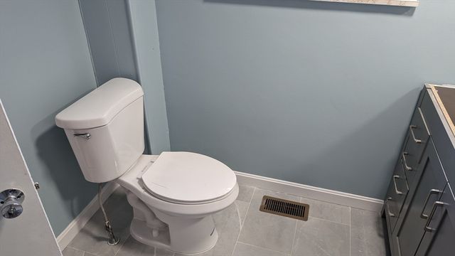 716 Main St 1R, Weymouth, MA 02190