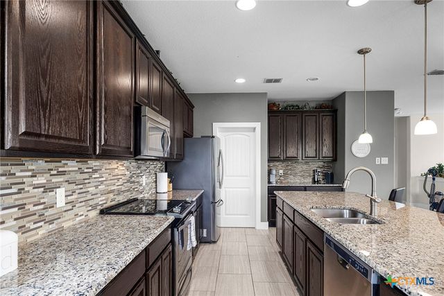 618 Wagon Wheel Drive, Canyon Lake, TX 78133