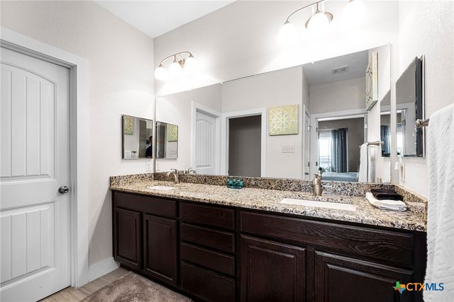 618 Wagon Wheel Drive, Canyon Lake, TX 78133