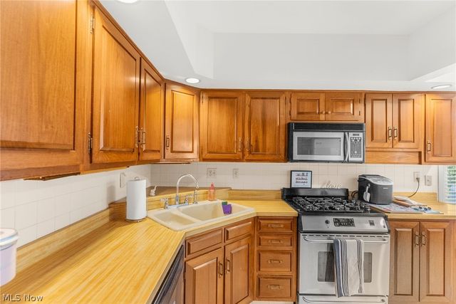 255 Grandview Avenue, Hubbard, OH 44425