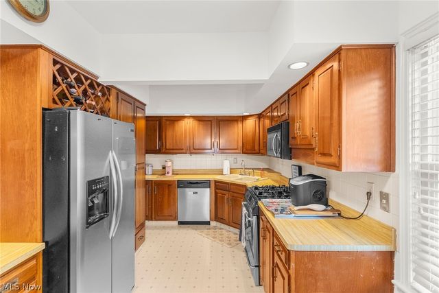 255 Grandview Avenue, Hubbard, OH 44425