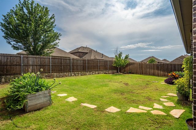 11204 Glover Lane, Aubrey, TX 76227