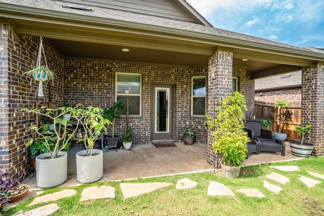 11204 Glover Lane, Aubrey, TX 76227