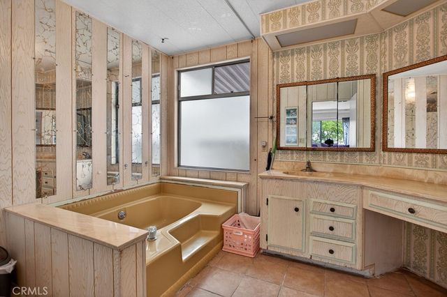 24921 Muirlands Boulevard 32, Lake Forest, CA 92630