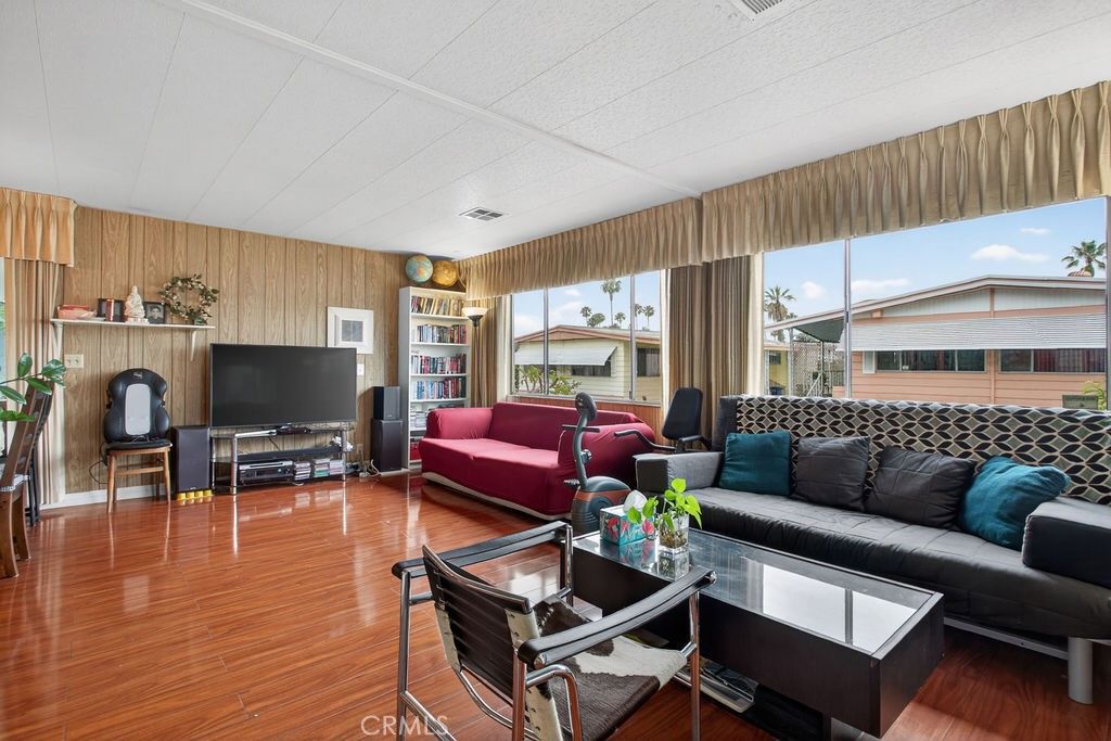 Image 4 of property listing at 24921 Muirlands Boulevard 32, Lake Forest, CA 92630