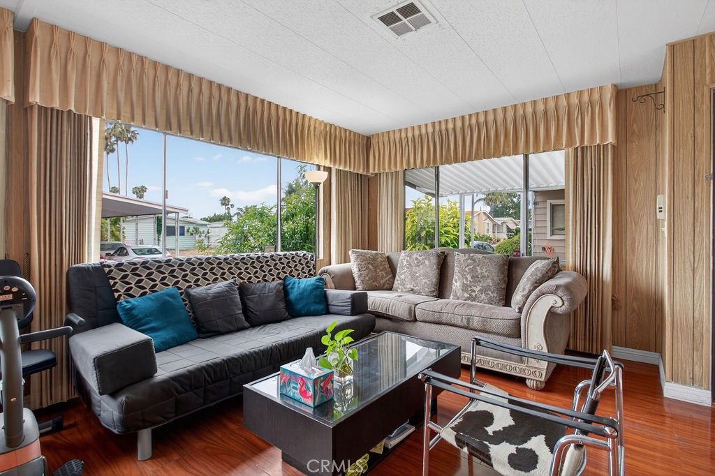 Image 5 of property listing at 24921 Muirlands Boulevard 32, Lake Forest, CA 92630