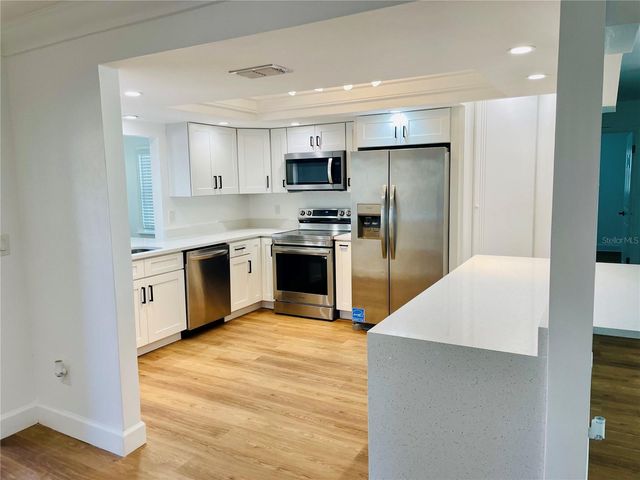 3014 SOUTHERN PARKWAY W, Bradenton, FL 34205