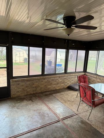 2331 S Missouri Avenue, Springfield, MO 65807