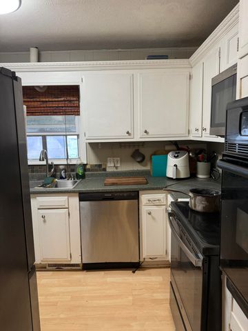 2331 S Missouri Avenue, Springfield, MO 65807