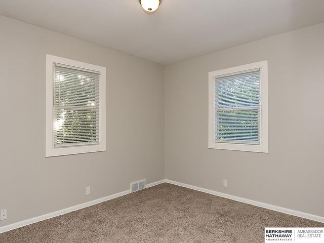 6912 Seward Street, Omaha, NE 68104