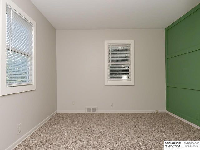 6912 Seward Street, Omaha, NE 68104