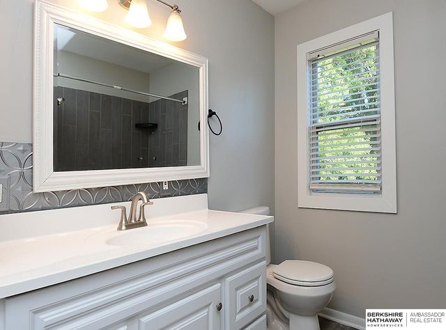 6912 Seward Street, Omaha, NE 68104