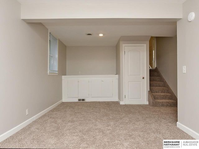 6912 Seward Street, Omaha, NE 68104