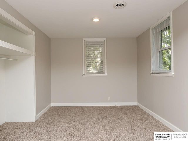 6912 Seward Street, Omaha, NE 68104