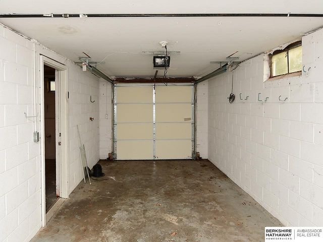 6912 Seward Street, Omaha, NE 68104