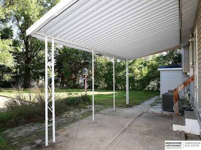6912 Seward Street, Omaha, NE 68104