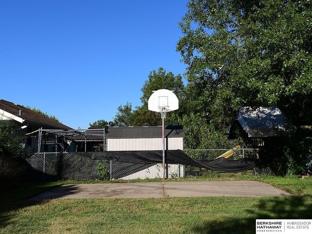 6912 Seward Street, Omaha, NE 68104