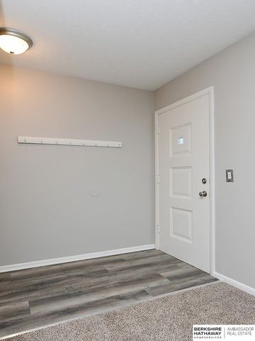 6912 Seward Street, Omaha, NE 68104