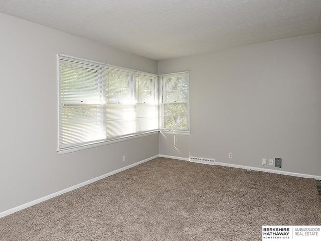 6912 Seward Street, Omaha, NE 68104
