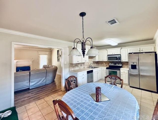 6 Cobblestone Creek Court, Little Rock, AR 72210