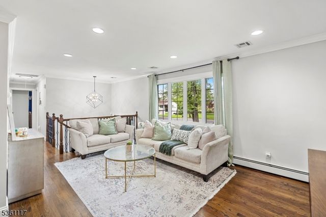 8 Hillcrest Blvd, Warren Twp., NJ 07059