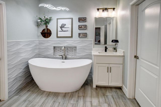 160 Nuuanu LN, Bastrop, TX 78602