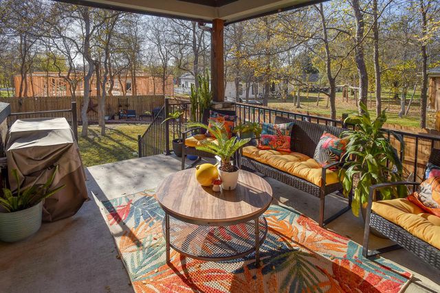 160 Nuuanu LN, Bastrop, TX 78602