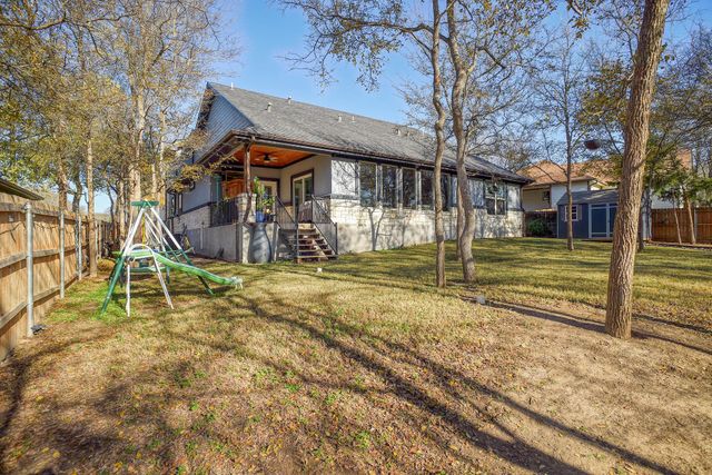 160 Nuuanu LN, Bastrop, TX 78602