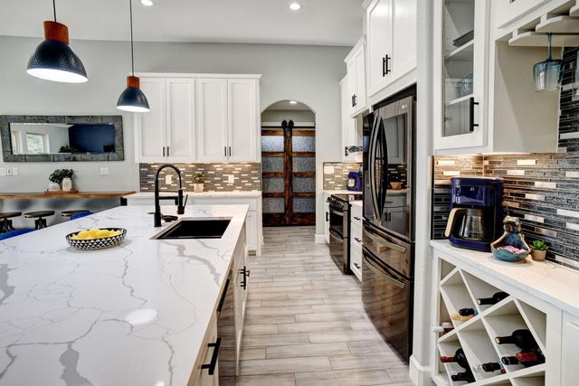 160 Nuuanu LN, Bastrop, TX 78602