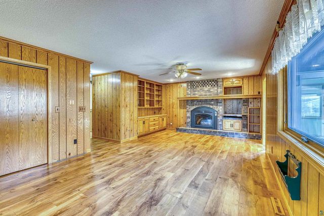 1404 10th St, Superior, WI 54880