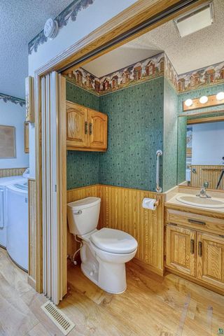 1404 10th St, Superior, WI 54880