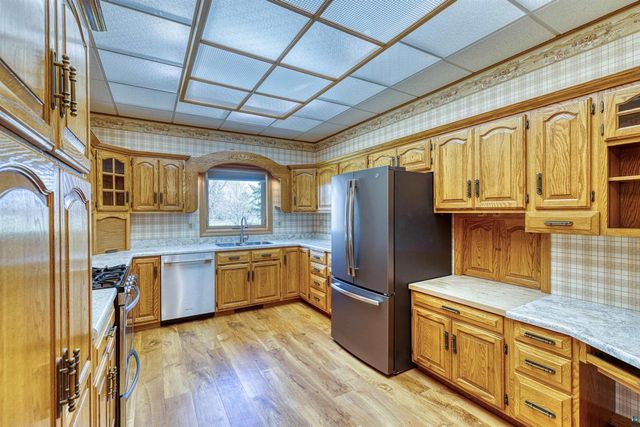 1404 10th St, Superior, WI 54880