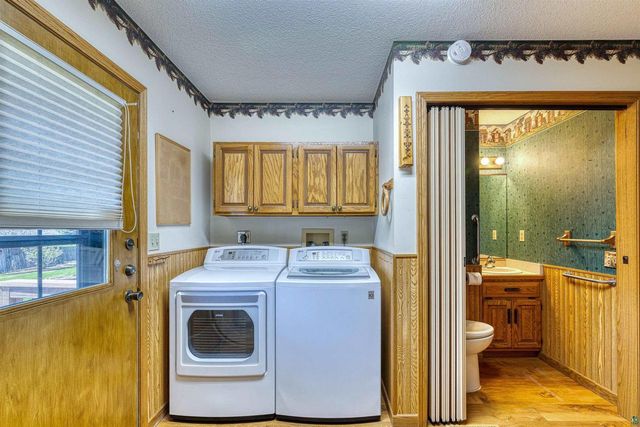 1404 10th St, Superior, WI 54880