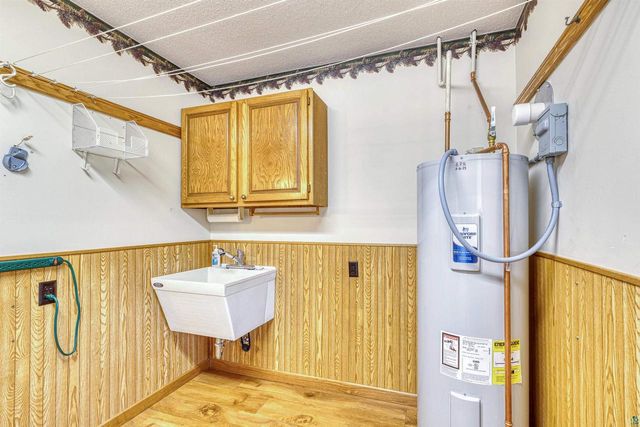 1404 10th St, Superior, WI 54880