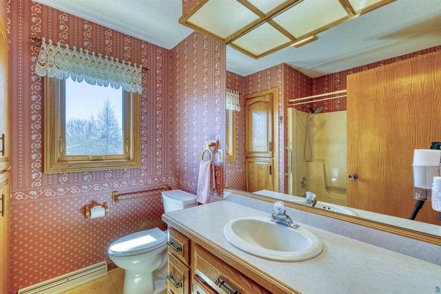 1404 10th St, Superior, WI 54880