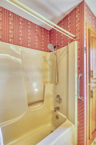 1404 10th St, Superior, WI 54880