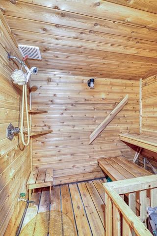 1404 10th St, Superior, WI 54880