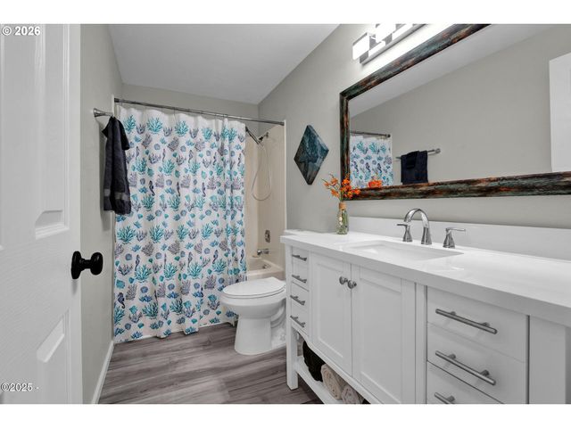 1302 Sw 63RD St, Lincoln City, OR 97367