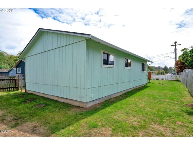 1302 Sw 63RD St, Lincoln City, OR 97367