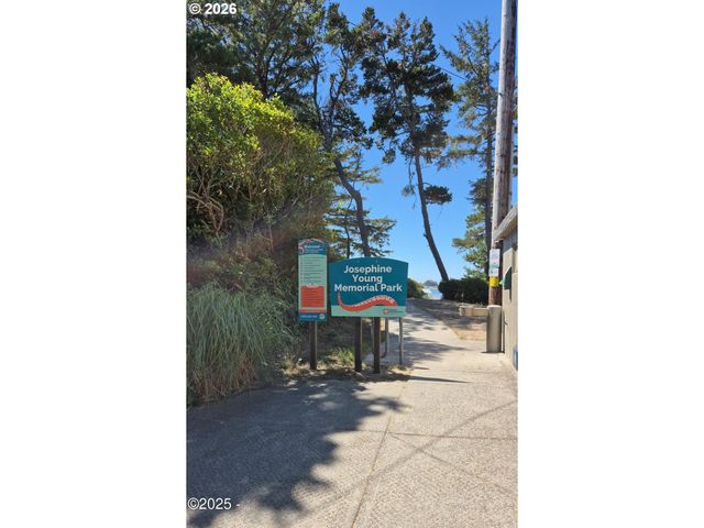 1302 Sw 63RD St, Lincoln City, OR 97367