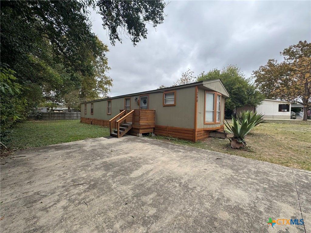 260 Elm Drive, Seguin, TX 78123