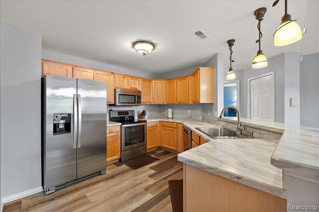 27204 Chantel Drive, Walled Lake, MI 48390