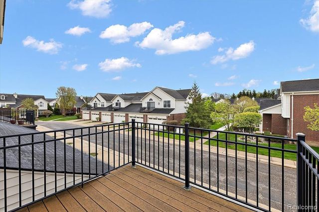 27204 Chantel Drive, Walled Lake, MI 48390